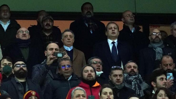 Ahmet Nur Çebi derbi bitmeden stattan ayrıldı