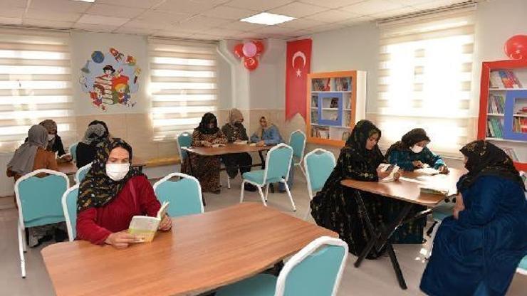 Öğrenci velileri için Annem de okuyor projesi