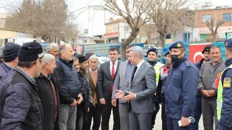 Traktör sürücülerine reflektör dağıtıldı