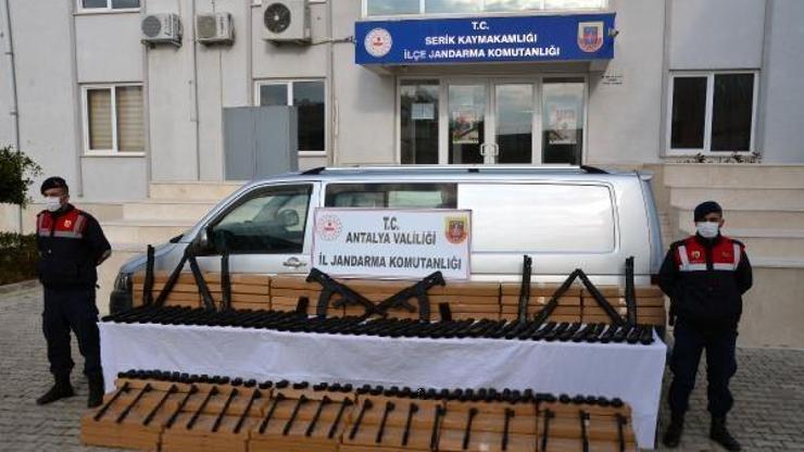 Jandarma silah kaçakçılarını yakaladı