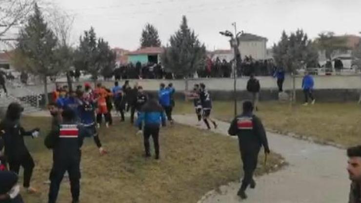 Konyada amatör maçta kavga çıktı, maç tatil edildi