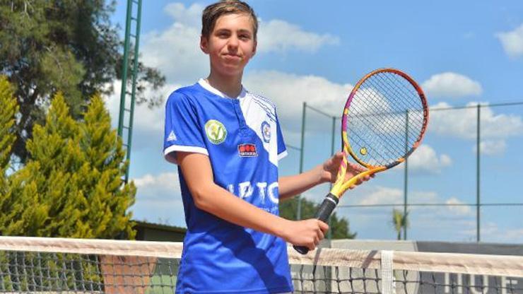 Ukrayna’dan kaçan 14 yaşındaki tenisçi, spora Adana’da devam edecek