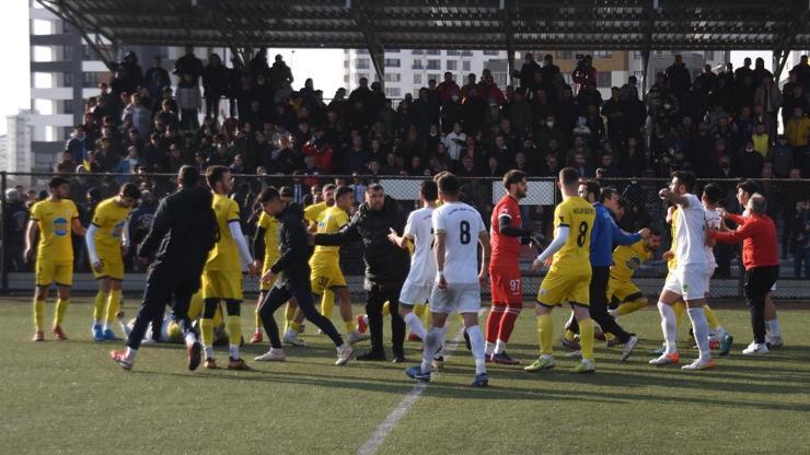 Kayseride Süper Amatör Küme maçında sonra saha karıştı
