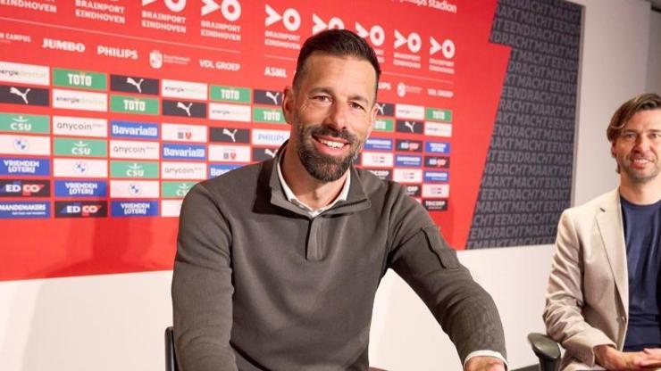 Ruud van Nistelrooy PSVnin teknik direktörü oldu