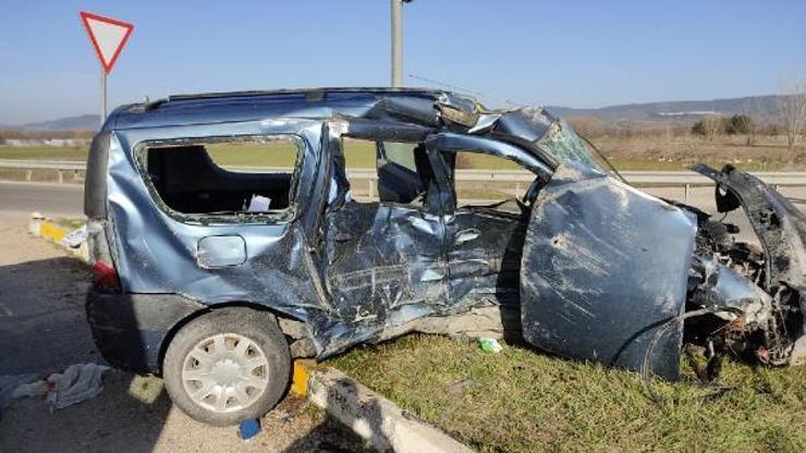 Boluda cip ile hafif ticari araç çarpıştı: 4 yaralı