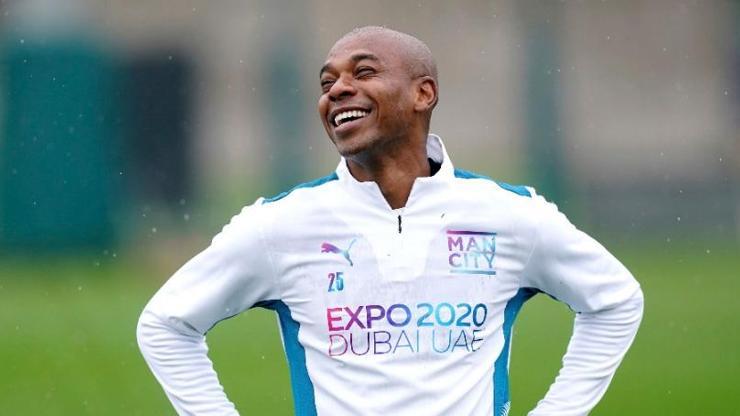 Fernandinho Manchester Cityye veda ediyor