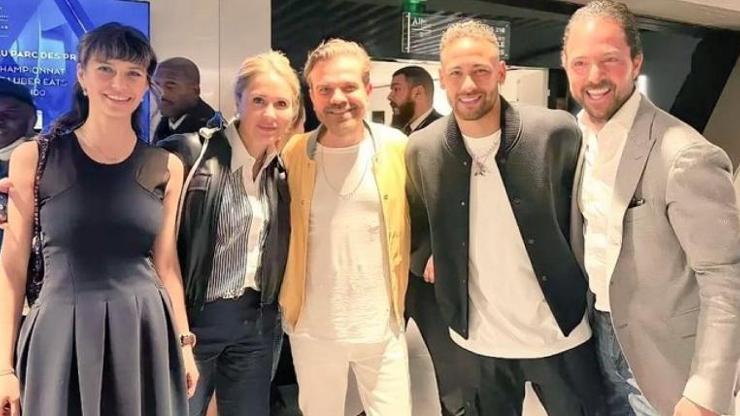 Beren Saat ve Kenan Doğulu Neymarla buluştu