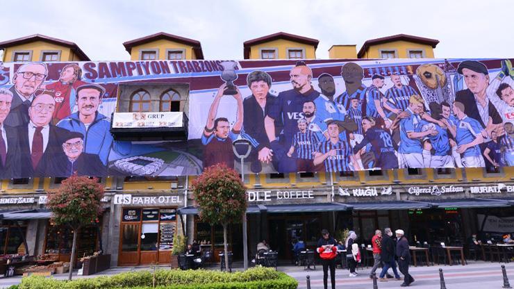 Son dakika... Trabzonspor taraftarından dev şampiyonluk pankartı