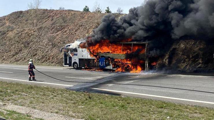 Yolcu otobüsü, alev alev yandı