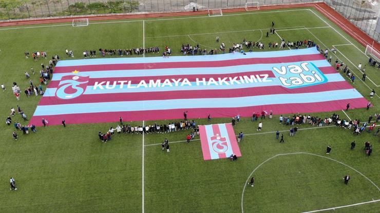Son dakika... Trabzonsporda tarihi maça dev bayrak