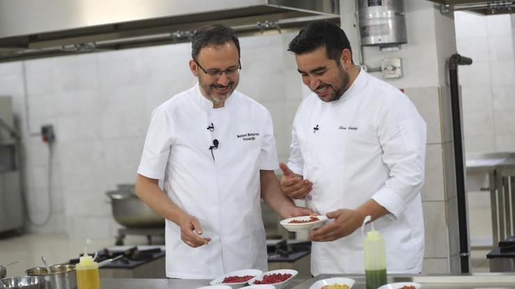 Bakan Kasapoğlu, gençlere iftar menüsü hazırladı