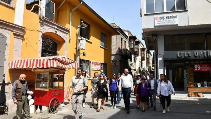 Çiğlili kadınlar, Kemeraltının tarihi mekanlarını gezdi
