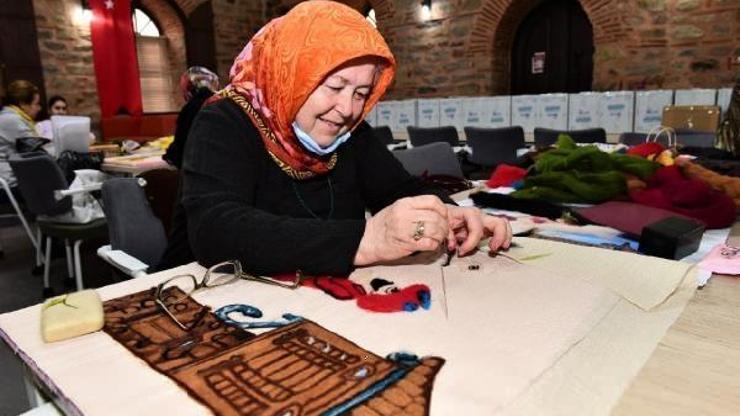 Keçe kursuna katılan kadınlar hem meslek öğreniyor hemde para kazanıyor