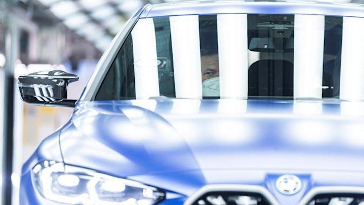 Android Auto veya Apple CarPlay desteğinden vaz mı geçiyor