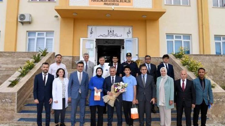 Vali Yazıcı, Finikede öğrencilerle ve okul müdürleriyle buluştu