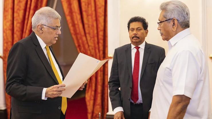 Sri Lankada yeni başbakan göreve başladı