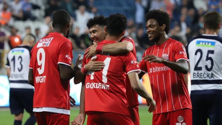 Antalyaspor yenilmezlik serisini 15 maça çıkardı