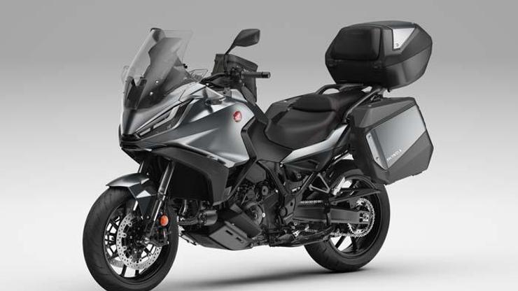 Honda NT1100 yollara indi