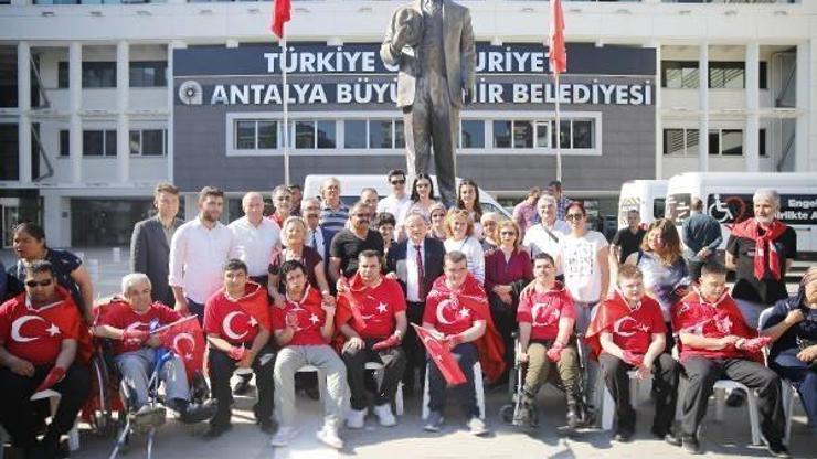 Özel bireylerin askerlik sevinci