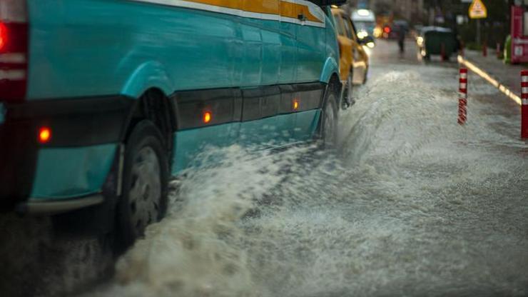 Kuvvetli sağanak bekleniyor Meteoroloji gün vererek paylaştı