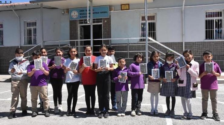 Küçük yazarlara kitap ile gelen mutluluk