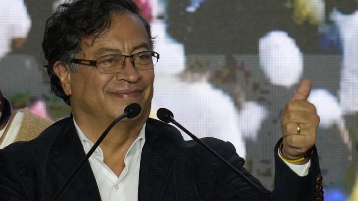 Kolombiya seçimleri: Eski gerilla Gustavo Petro ilk turu önde bitirdi