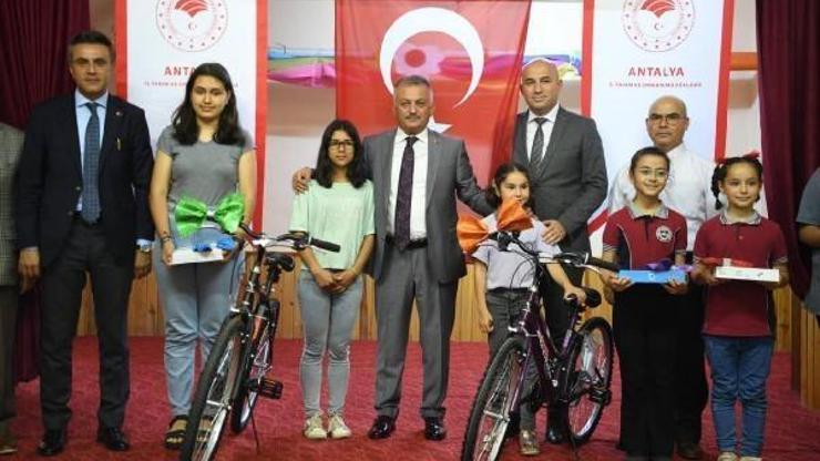 Vali Yazıcı Dünya Süt Gününü öğrencilerle kutladı