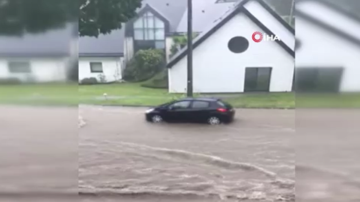 Fransada şiddetli fırtına can aldı