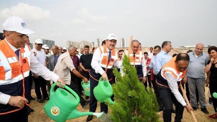 Mersin’de fidanlar toprakla buluştu