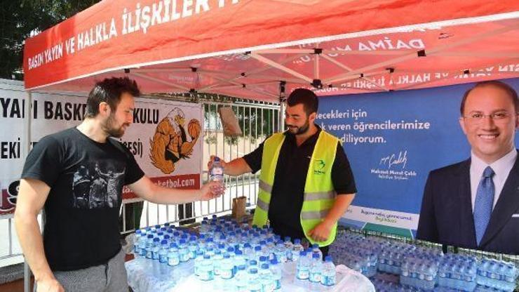 Beylikdüzü’nde YKS heyecanı yaşayan öğrencilere ekiplerden destek