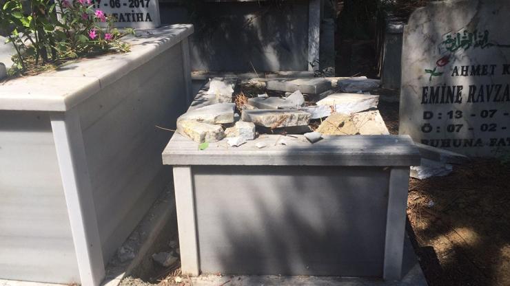 Kocaelide mezar taşları kırıldı, kameralar incelemeye alındı