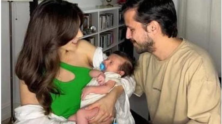 Fulya Zenginerden aile pozu