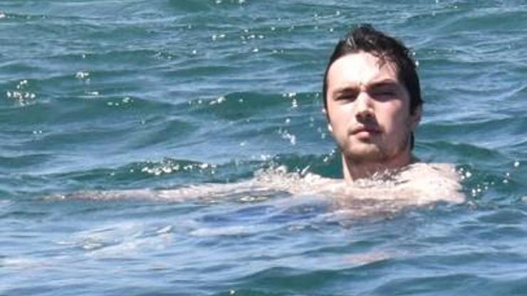 Burak Dakak yeni dizi öncesi tatilde