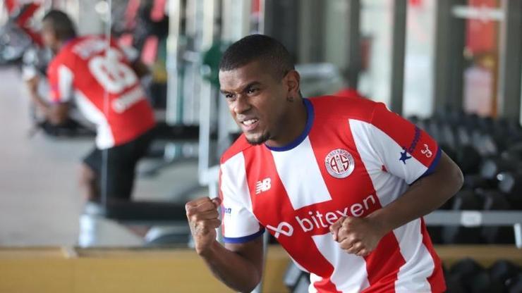 Antalyaspor; Fernando Martins, Güray Vural ve Boffin ile sözleşme uzattı