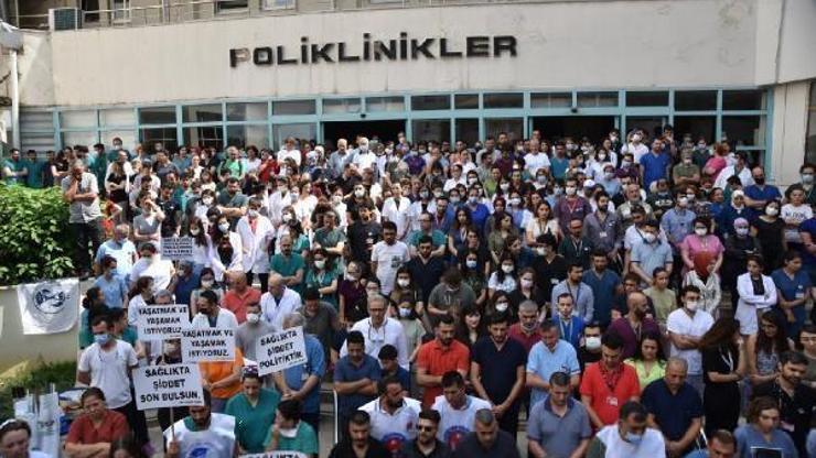 Adanada yüzlerce doktor sağlıkta şiddeti protesto etti