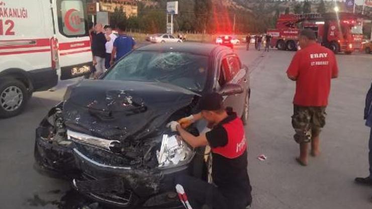 Adıyamanda iki otomobil çarpıştı: 7 yaralı