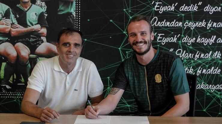 Sinan Kurumuş resmen Sakaryaspor’da