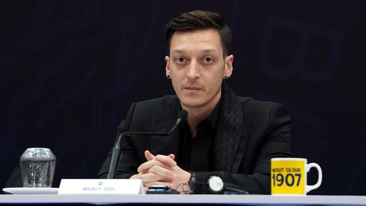 Fenerbahçe Mesut Özil ile yollarını ayırdı Başakşehirle görüşüyor