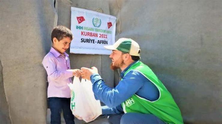 Suriye’de 98 bin kişiye kurban eti ulaştırıldı