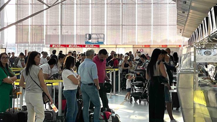 Almanya’da havaalanlarında kriz devam ediyor: Uzun kuyruklar oluştu
