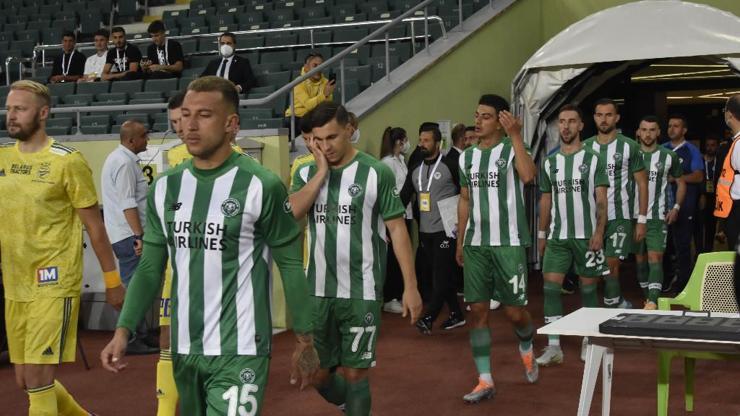 10 kişi kalan Konyaspor avantajı aldı