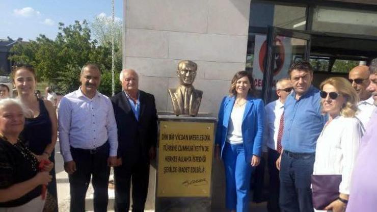 Şarköy Cemevinde Atatürk büstü açıldı