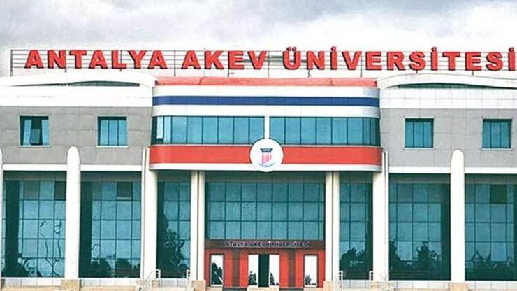 Bu nasıl üniversite YÖK masasında beş büyük dosya var...