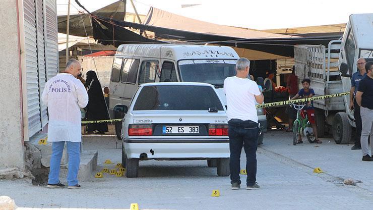 Şanlıurfada korku dolu anlar Pazar yerinde otomobili taradılar