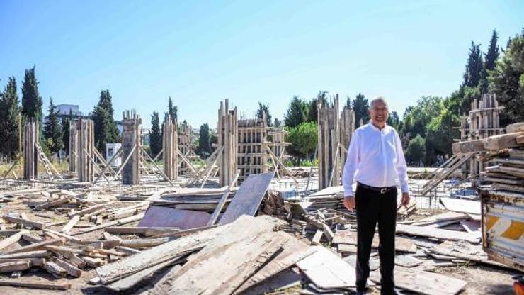 Karacabey Belediye Başkanı Özkan, inşaat çalışmaları hakkında bilgi aldı