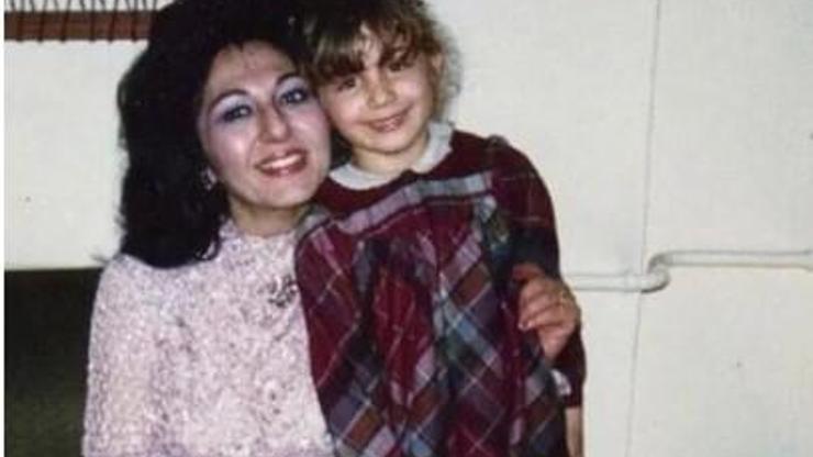 Özge Borak çocukluk fotoğrafını paylaştı