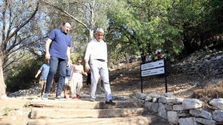 Amos Antik Kentinde tiyatro gün yüzüne çıkarılıyor