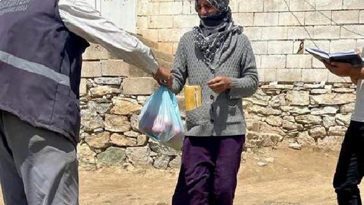 Özalp Belediyesi, yetiştirdiği ürünleri ihtiyaç sahibi ailelere dağıtıyor