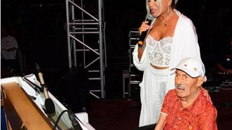 İlham Gencer çaldı, Ajda Pekkan söyledi