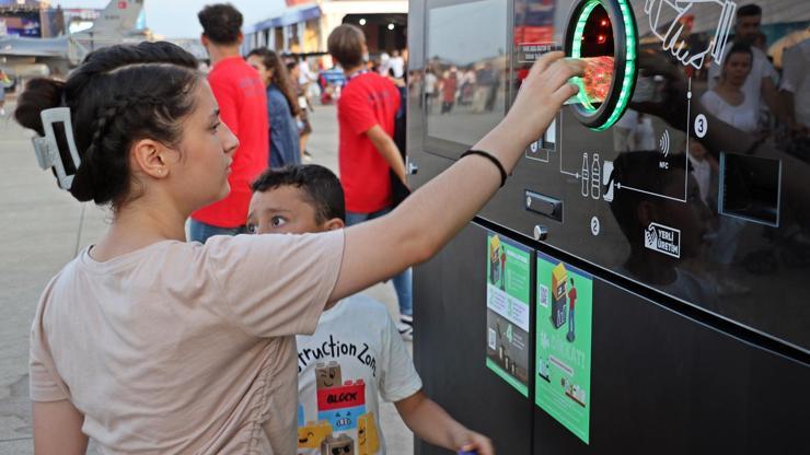 TEKNOFESTte geri dönüşüm makinesi, 3 günde 7 bin şişe topladı
